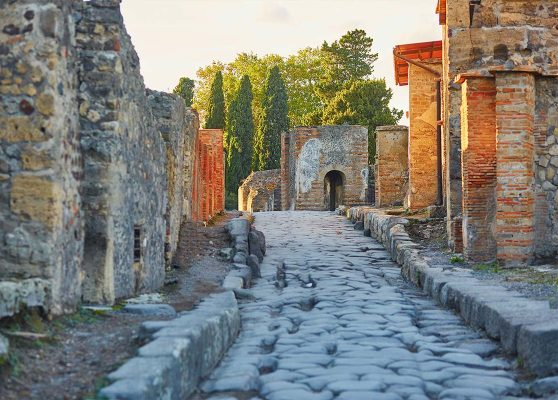 Ancient city of Pompeii: Guided Tour with Skip-the-Line Access