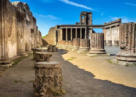 Basilica of Pompeii at the forum: day trip from Rome